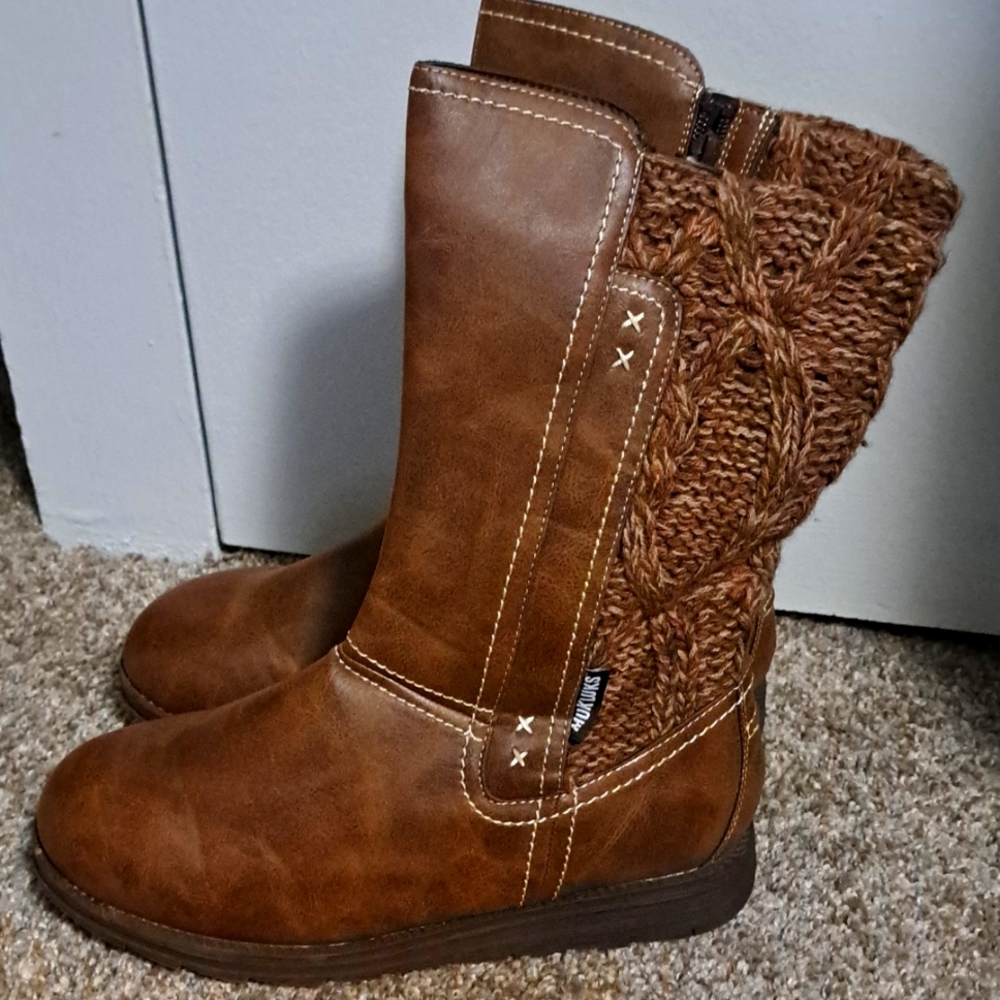 Mukluk middle of the calf boot